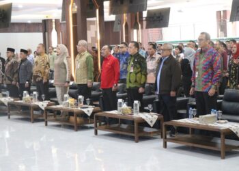 Wakil Gubernur Kalbar, Krisantus Kurniawan beserta jajaran dan Kepala Perwakilan BPKP Provinsi Kalimantan Barat, Rudy M. Harahap, saat menghadiri Dialog Interaktif bertema “Refleksi 69 Tahun Pemprov Kalbar: Optimalisasi Pengelolaan Keuangan Daerah untuk Pembangunan” yang digelar di Aula Garuda, Kantor Gubernur Kalimantan Barat, Kamis (22/01/2026).