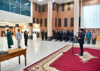 Bupati Kubu Raya, Sujiwo, melantik Gunawan Putra sebagai Dewan Pengawas (Dewas) Perumda Air Minum Tirta Raya periode 2026–2030 serta Uray Emma Yaniaries sebagai Direktur Perusda Aneka Usaha Menanjak Bahagia periode 2026–2031.