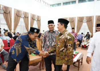 Wakil Wali Kota Pontianak Bahasan membuka seminar Parenting yang digelar Yayasan Majelis At Turots Al Islamy Ponpes Islamic Center Bin Baz Al Mukarromah.