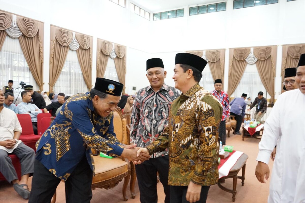 Wakil Wali Kota Pontianak Bahasan membuka seminar Parenting yang digelar Yayasan Majelis At Turots Al Islamy Ponpes Islamic Center Bin Baz Al Mukarromah.