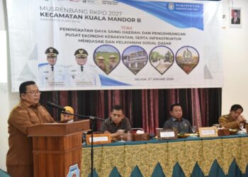 Wakil Bupati Kubu Raya Sukiryanto saat menghadiri Musrenbang Kecamatan Kuala Mandor B yang digelar di Aula Kantor Camat Kuala Mandor B, Selasa (27/1/2026).