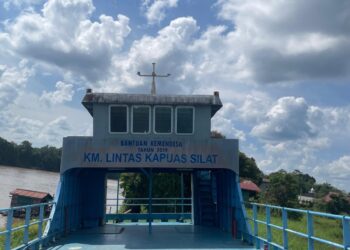 Kapal feri dari kasus Tipikor tahun 2019 ini dilelang oleh Kejari Kapuas Hulu. Saat ini kapal tersebut masih berada di Kecamatan Silat Hilir. Ist