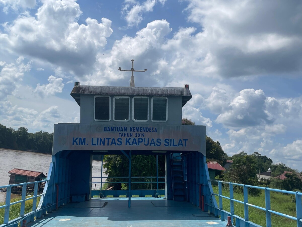 Kapal feri dari kasus Tipikor tahun 2019 ini dilelang oleh Kejari Kapuas Hulu. Saat ini kapal tersebut masih berada di Kecamatan Silat Hilir. Ist