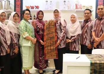 Bupati Mempawah yang juga menjabat sebagai Ketua Dekranasda Provinsi Kalimantan Barat saat The Jakarta International Handicraft Trade Fair (INACRAFT) 2026 di Jakarta Convention Center (JCC)