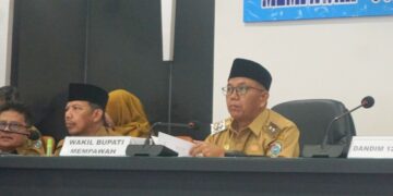 Rapat Koordinasi Pengendalian Inflasi Daerah yang dipimpin Menteri Dalam Negeri Tito Karnavian. Kegiatan tersebut dilaksanakan secara virtual dari Gedung Mempawah Command Center. (Foto Prokopim Mempawah)