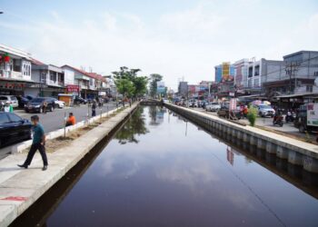 Jalan Sungai Raya Dalam mulai dilakukan uji coba penerapan jalan satu arah antara Kota Pontianak dan Kabupaten Kubu Raya.