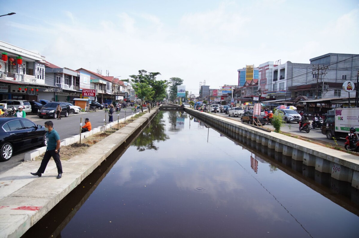 Jalan Sungai Raya Dalam mulai dilakukan uji coba penerapan jalan satu arah antara Kota Pontianak dan Kabupaten Kubu Raya.