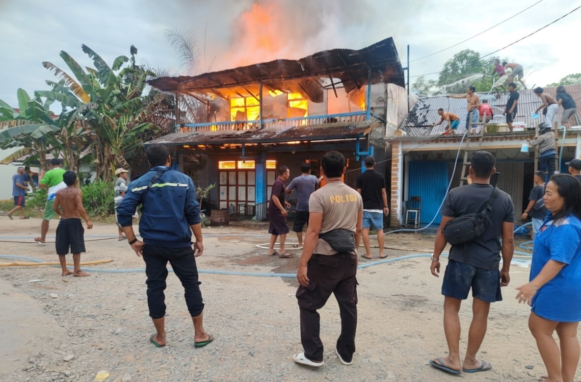 Rumah yang terbakar diketahui milik Jeddy Julianto (45), warga Dusun Ubay, Desa Kedukul.