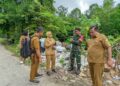 Kepala DLH Kabupaten Sintang, Siti Musrikah lakukan pembenahan sistem penanganan sampah di Jalan Hutan Wisata, Kelurahan Alai, Kecamatan Sintang Selasa (3/2/2026).