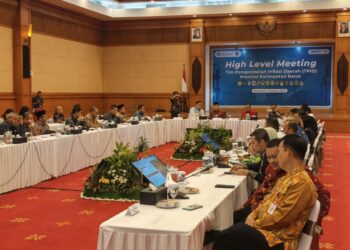 Wakil Wali Kota Pontianak Bahasan menyampaikan paparan pada High Level Meeting TPID Provinsi Kalbar.