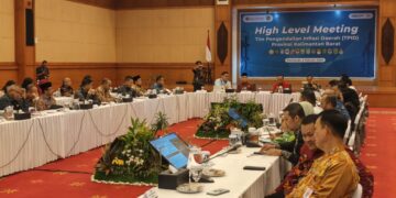 Wakil Wali Kota Pontianak Bahasan menyampaikan paparan pada High Level Meeting TPID Provinsi Kalbar.