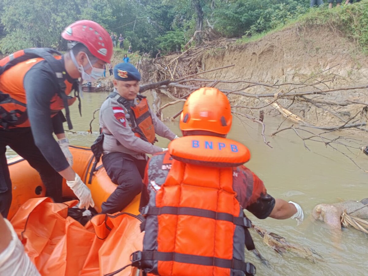 Tim SAR gabungan temukan seorang anak bernama Kenzo Alfaro yang dilaporkan tenggelam di Sungai Sekayam pada 3 Februari 2026.