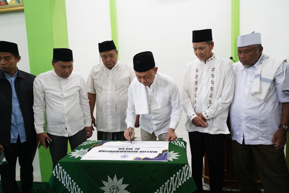 Wali Kota Pontianak Edi Rusdi Kamtono meresmikan Masjid Al Ma'un.