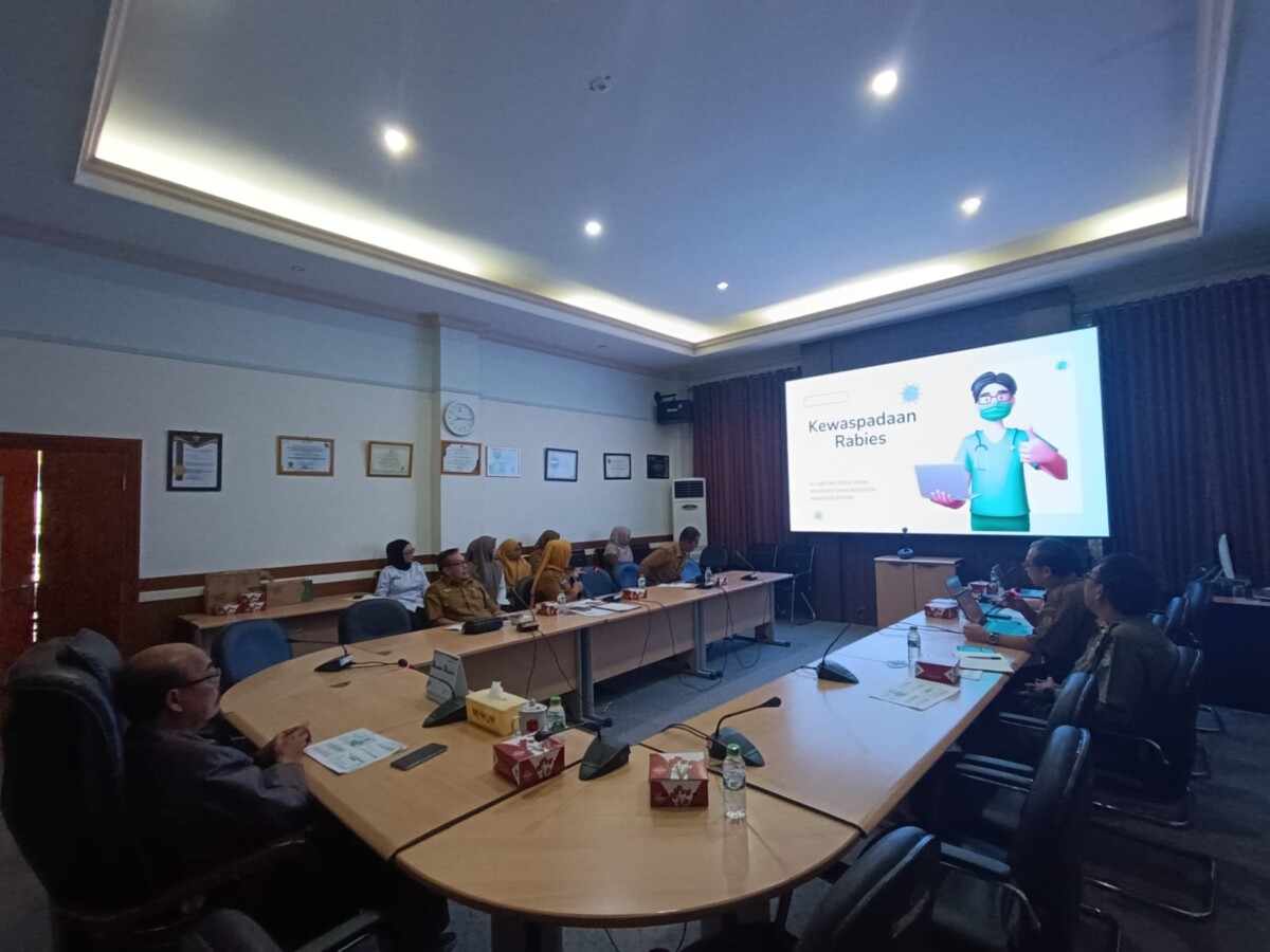 Pemerintah Kabupaten Sintang menetapkan Kejadian Luar Biasa (KLB) rabies tahun 2026 saat rapat lintas OPD di Ruang Rapat Sekda, Senin (9/2/2026).