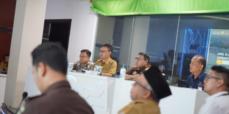 Wali Kota Pontianak Edi Rusdi Kamtono saat mengikuti HLM TPID Kota Pontianak.