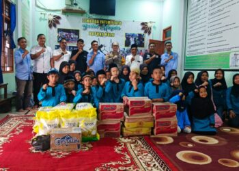 PWI Kapuas Hulu dan Polres Kapuas Hulu merayakan Hari Pers Nasional dengan anak yatim. Taufik