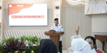 Sekretaris Daerah Kota Pontianak Amirullah membuka Sosialisasi Core Value ASN BerAKHLAK dan Pemanfaatan Learning Management System (LMS) bagi PPPK paruh waktu.