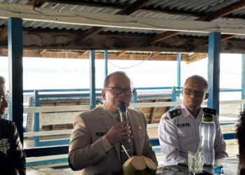 Bupati Kubu Raya Sujiwo memimpin rapat koordinasi (rakor) kepala desa se-Kecamatan Sungai Kakap di Restoran Pantai Indah Kakap, Rabu (11/2/2026).