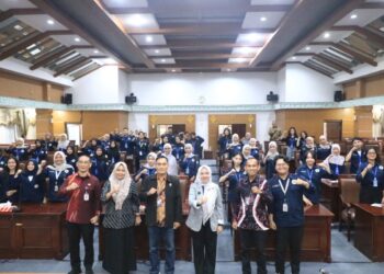 Mahasiswa Prodi Administrasi Publik Fisip Untan melakukan kunjungan ke DPRD Kota Pontianak dalam rangka Program Sekolah Parlemen (Sepale).