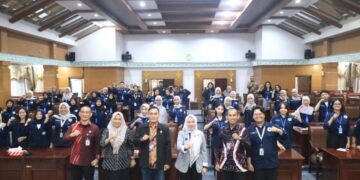 Mahasiswa Prodi Administrasi Publik Fisip Untan melakukan kunjungan ke DPRD Kota Pontianak dalam rangka Program Sekolah Parlemen (Sepale).