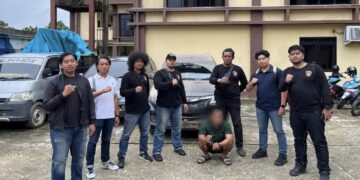 Pelaku dan barang bukti mobil yang diamankan Satuan Reskrim Polres Kapuas Hulu. Ist