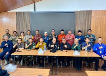 Bupati Kubu Raya Sujiwo pimpin rakor kades se-Kecamatan Sungai Ambawang di Aula Torasera Abdussalam, Desa Durian, Kecamatan Sungai Ambawang, Kamis (12/2/2026).