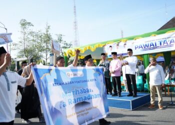 Ribuan peserta Pawai Taaruf tumpah ruah di Jalan Rahadi Usman menyambut bulan suci Ramadan 1447 Hijriyah.