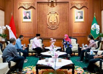 Pertemuan Bupati Fawait dengan Gubernur Khofifah membahas penanganan bencana banjir di Jember (foto: Diskominfo Jember)