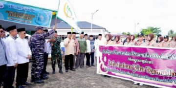 Asisten Setda Ketapang melepas Pawai Tarhib Ramadhan, Sabtu (14/2/2026). Foto: Prokopim Pemkab Ketapang.