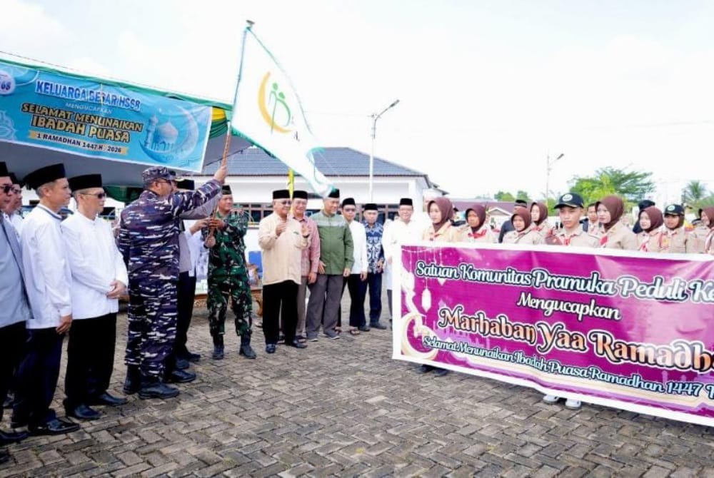 Asisten Setda Ketapang melepas Pawai Tarhib Ramadhan, Sabtu (14/2/2026). Foto: Prokopim Pemkab Ketapang.