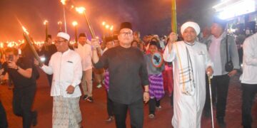 Pemerintah Kabupaten Kubu Raya menggelar pawai obor, Senin (16/2/2026) malam.