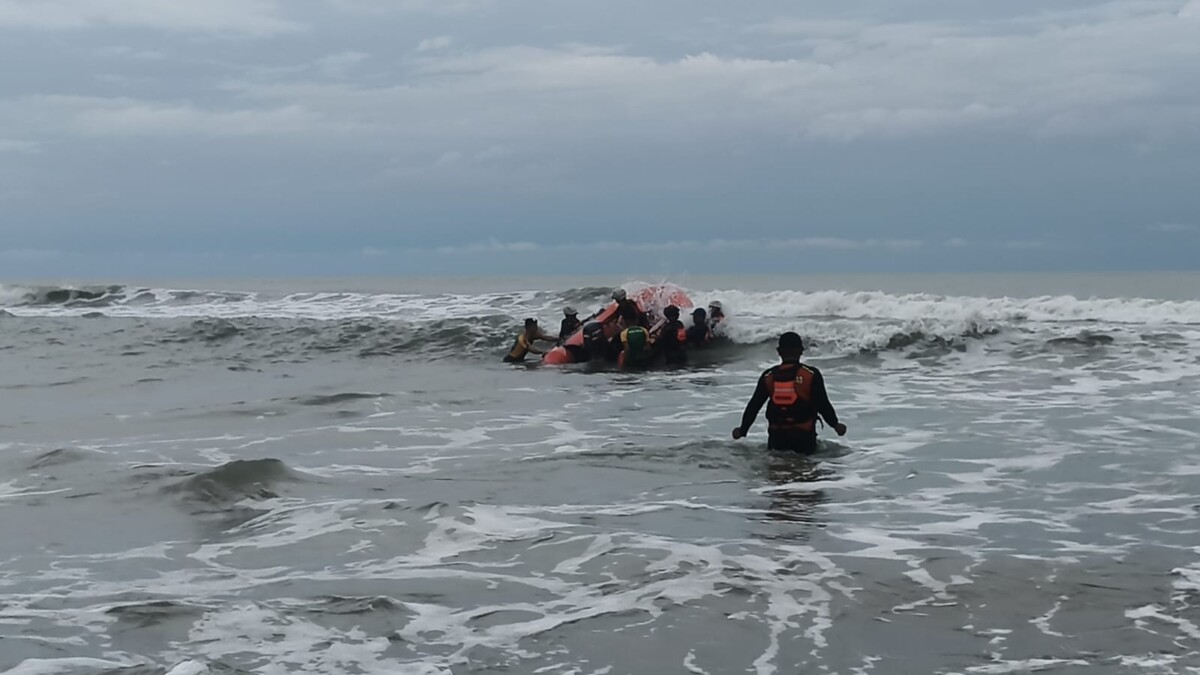 Tim SAR Gabungan temukan korban tenggelam atas nama Hazis Abrar Alfaziri dalam kondisi meninggal dunia, Selasa (17/2/2026).