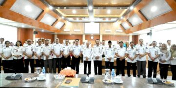 Sekda Ketapang bersama perangkat daerah poto bersama usai sosialisasi E-Hibah. Foto: Prokopim.