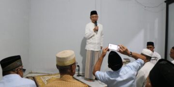 Wali Kota Pontianak Edi Rusdi Kamtono memulai Safari Ramadan dengan Salat Subuh berjamaah di Masjid Baitussalam Pontianak Timur.