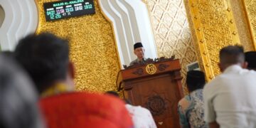 Wali Kota Pontianak Edi Rusdi Kamtono saat memberikan tausiyah singkat di Masjid Al Khalifah Kantor Wali Kota.