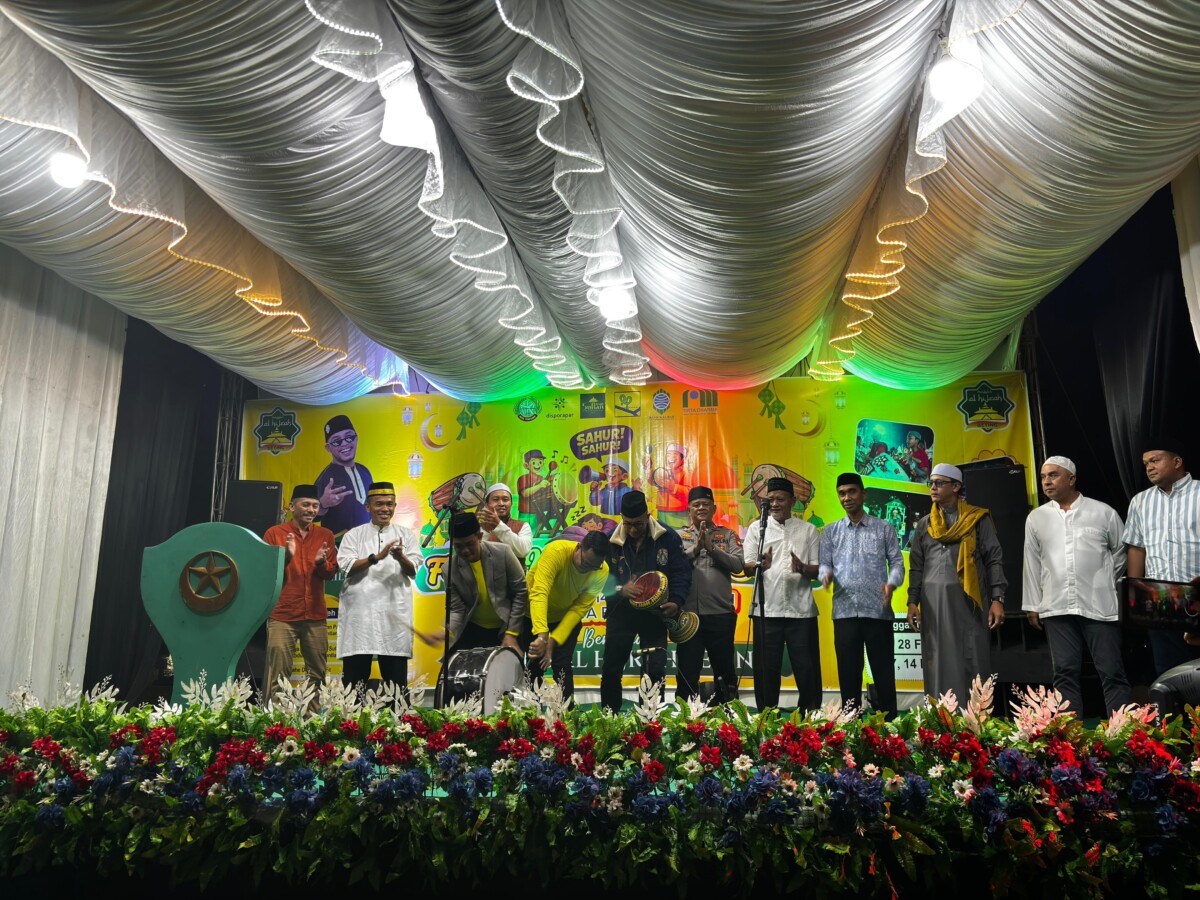Wakil Wali Kota Pontianak Bahasan saat membuka Festival Musik Bangun Sahur di halaman Masjid Jami Sultan Syarif Abdurrahman.
