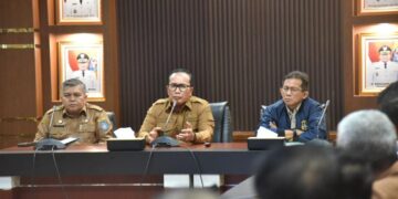 Bupati Kubu Raya Sujiwo memimpin rapat inventarisasi HGB dan HGU di Kantor Bupati Kubu Raya, Selasa (24/2/2026)
