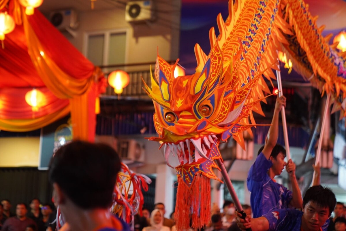 Atraksi Naga menjadi daya tarik Festival Cap Go Meh 2577 Kongzii di Pontianak.