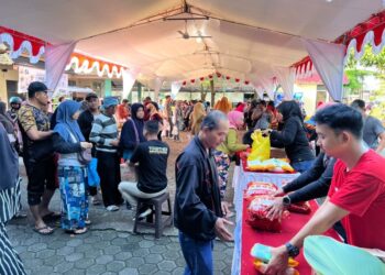 Pasar Murah kerap diserbu warga untuk membeli bahan pokok dengan harga terjangkau.