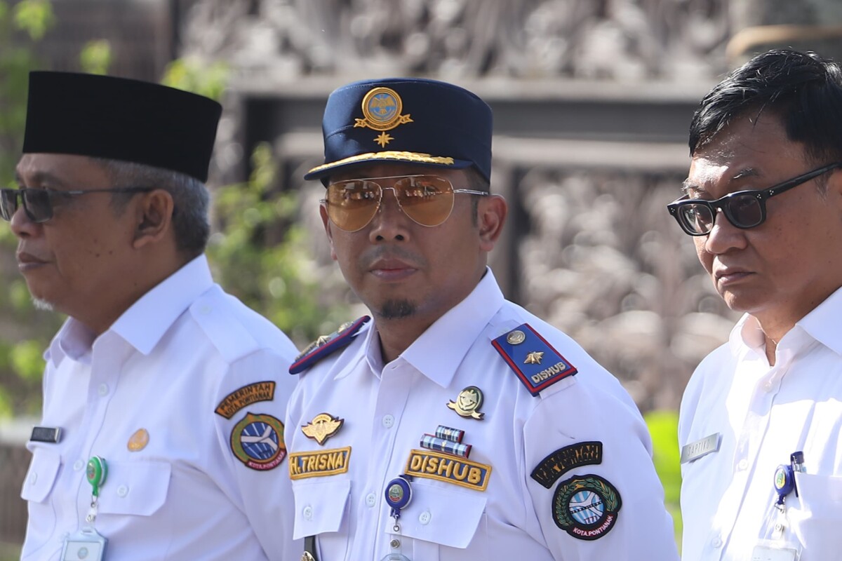 Kepala Dinas Perhubungan Kota Pontianak Yuli Trisna Ibrahim mengimbau warga untuk segera mendaftar mudik gratis karena keterbatasan kuota.