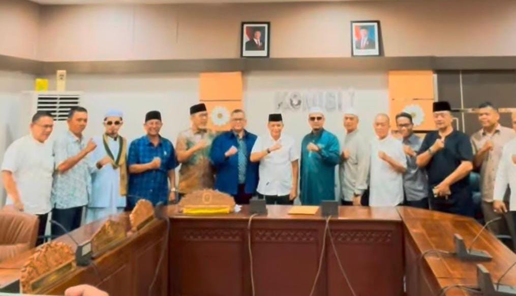 DPRD Provinsi Kalimantan Barat menerima audiensi dari Aliansi Umat Islam Bersatu Kalbar, Rabu (25/2/2026)