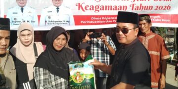 Sujiwo usai meninjau pelaksanaan operasi pasar di halaman Masjid Nurul Islam Desa Teluk Pakedai Dua, Sabtu (28/2/2026).