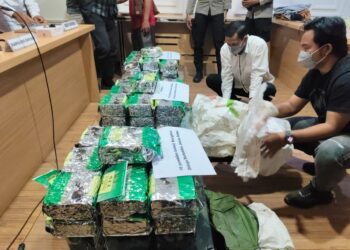 Sebanyak 59.850 gram atau 59,8 kilogram sabu (bruto) berhasil disita Satuan Reserse Narkoba Kepolisian Resor Sintang.