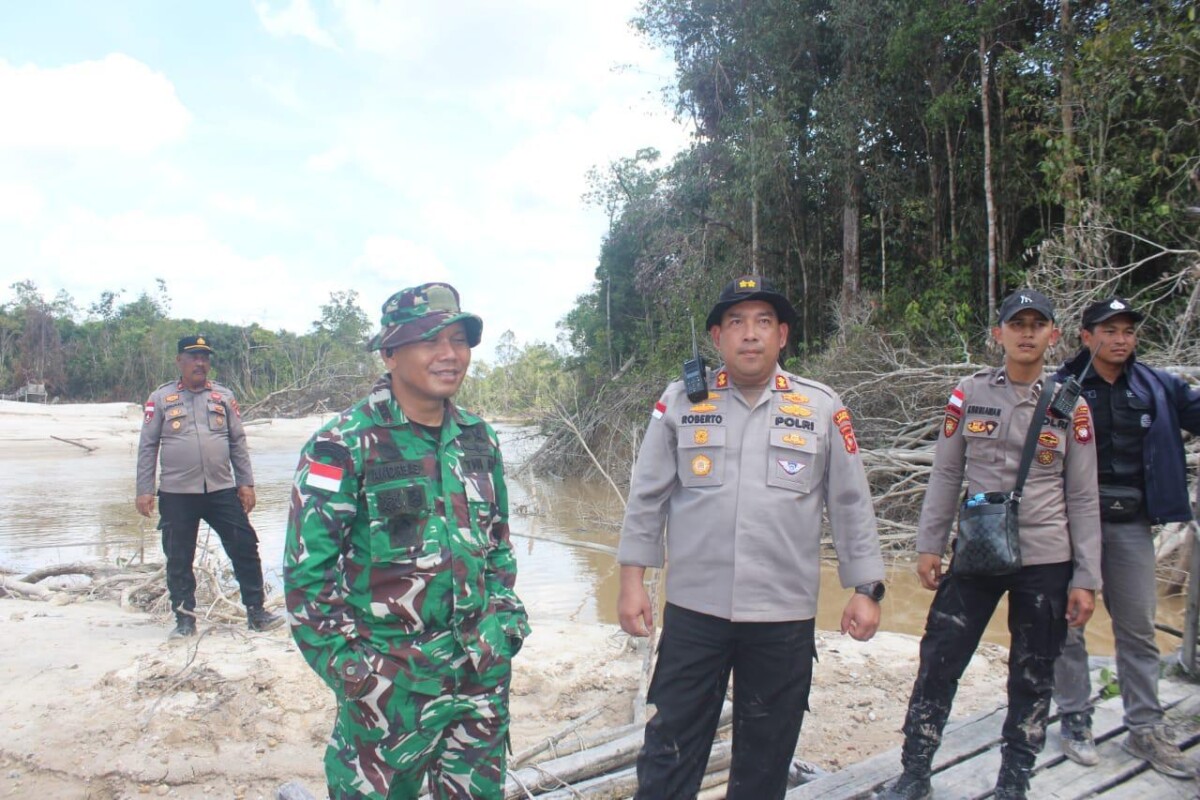 Kapolres Kapuas Hulu dan Dandim 1206 Psb tampak turun langsung dalam melakukan penertiban PETI di Kecamatan Suhaid. Ist