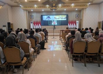 Bupati Fawait rapat koordinasi dengan SPPG se Kabupaten Jember melalui zoom meeting di Pendopo Wahyawibawagraha (foto: Jurnalis.co.id/Sigit)