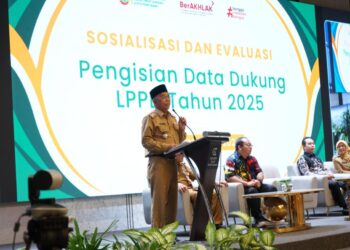 Sekda Kota Pontianak Amirullah saat membuka Sosialisasi dan Evaluasi Pengisian Data Dukung LPPD Tahun 2026