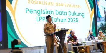 Sekda Kota Pontianak Amirullah saat membuka Sosialisasi dan Evaluasi Pengisian Data Dukung LPPD Tahun 2026
