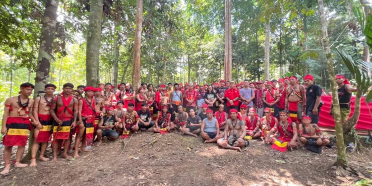 Tariu Borneo Bangkule Rajakng (TBBR) se tanah Dayak memberikan ultimatum Pemerintah Indonesia melalui Kepala Otorita Ibu Kota Nusantara (IKN). Ist