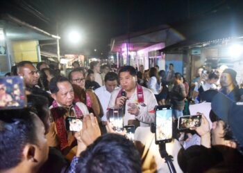 Maruarar Sirait, saat meninjau progres penataan kawasan kumuh di Desa Parit Baru, Kecamatan Sungai Raya, Kabupaten Kubu Raya, Senin (2/3/2026). Turut mendampingi Menteri Dalam Negeri, Tito Karnavian.