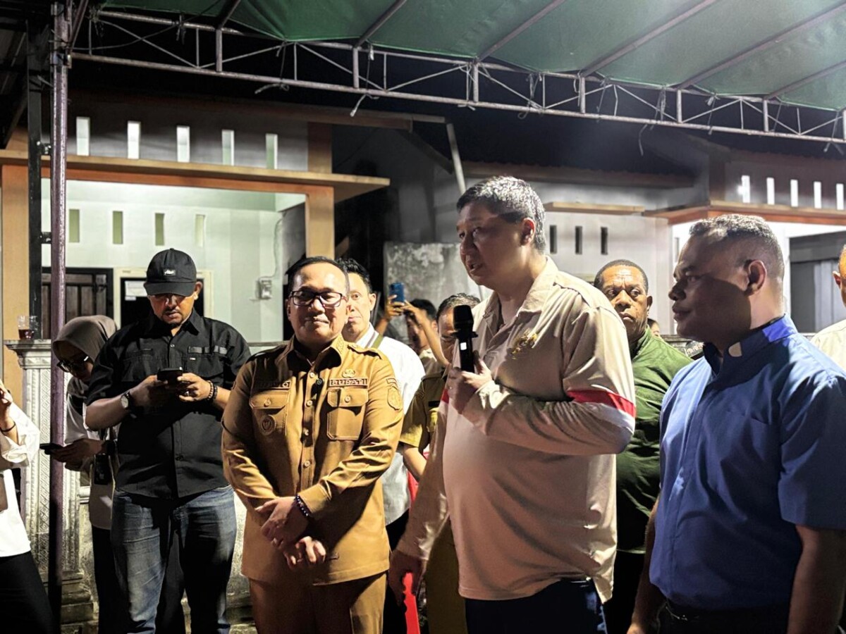 Menteri Perumahan dan Kawasan Permukiman (PKP), Maruarar Sirait, meninjau progres pembangunan Gereja Katolik Santo Petrus dan Paulus di Desa Kapur, Kecamatan Sungai Raya, Senin (2/3/2026).